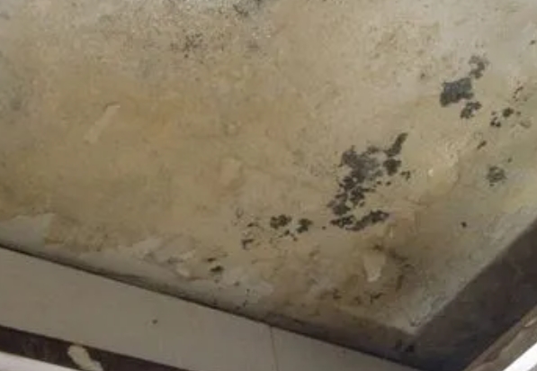 峨边阳台漏水维修公司分享下峨边卫生间渗水维修需要注意哪些问题。